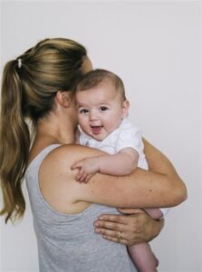 7 de cada 10 madres primerizas se sienten sobrecargadas al tomar decisiones sobre el cuidado de sus bebés