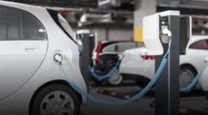 Vehículos eléctricos crecen 221,7% y alcanzan cifras récord: así se expande el negocio de la movilidad eléctrica en Colombia